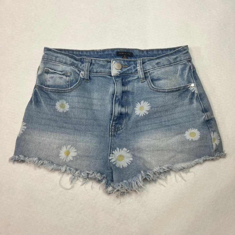Material Girl Daisy Floral Denim jorts Light Wash Coquette Cottage Frayed Jrs 9